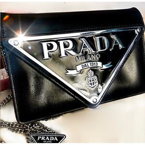 Authentic Prada Mini Crossbody with DustBag. (FLOOR PRICE!!)